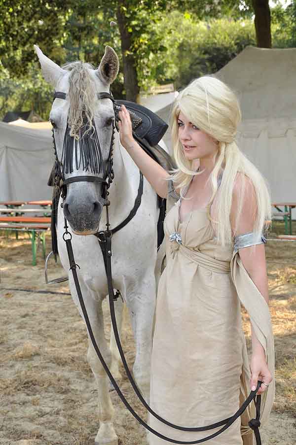 cosplay-Khaleesi-15
