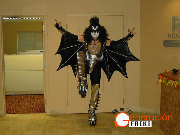 24 Cosplay-Kiss