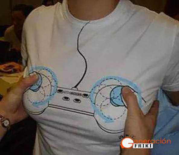 698) 28-10-14 pezones-camiseta-mando-Humor
