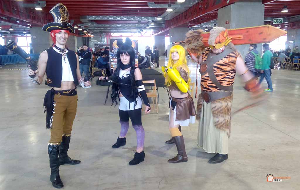 12-Cosplay-Madrid-Otaku-2016-Miss-Fotune-(LOL-genderbend)-Blake-(RWBY)-Yang-(RWBY)-Arcanine-Gijinka-(Pokemon)