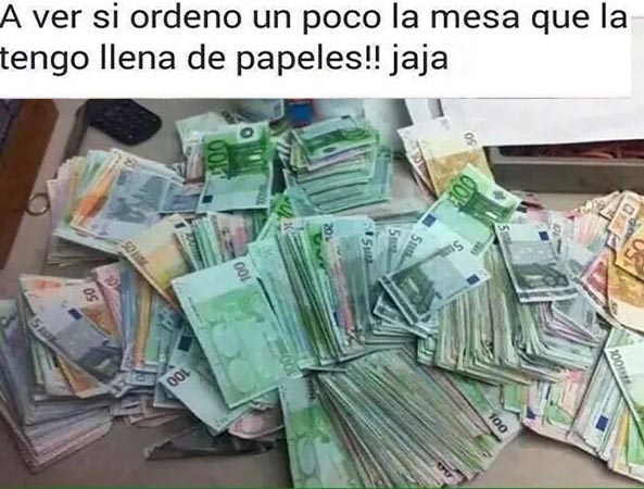 1175-08-01-16-mesa-papeles-humor