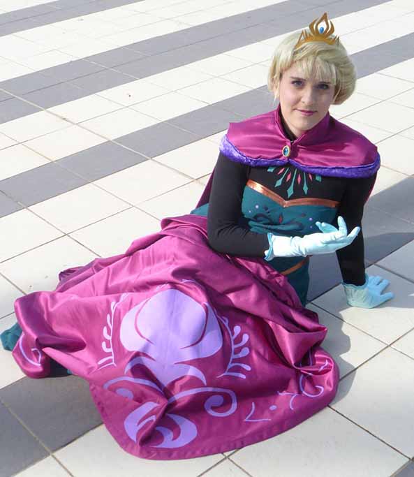 9-Cosplay-Elsa-Frozen