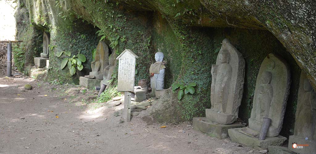 generacion-friki-en-japon-jizos-de-piedra-kamakura-templo-jochiji-2